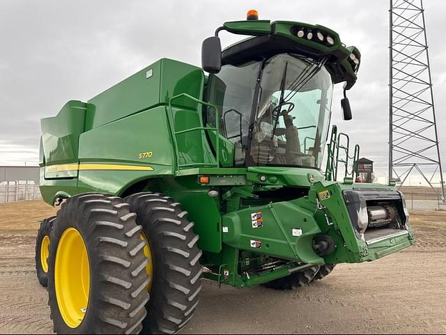 Image of John Deere S770 equipment image 2