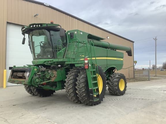 Image of John Deere S770 equipment image 2