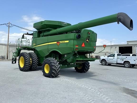 Image of John Deere S770 equipment image 1