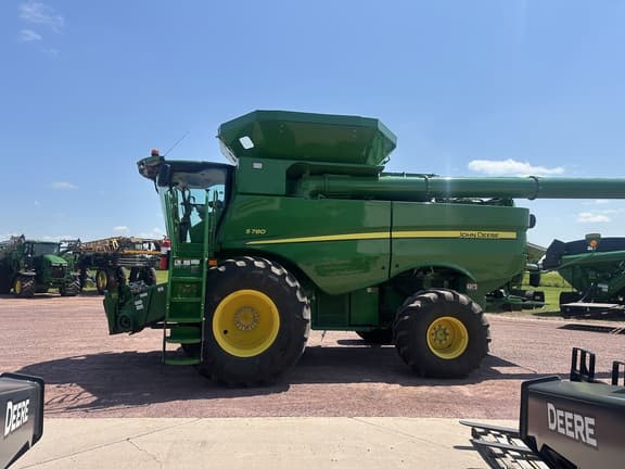 Image of John Deere S780 equipment image 4