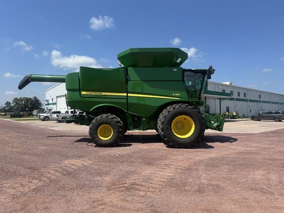 Image of John Deere S780 equipment image 1