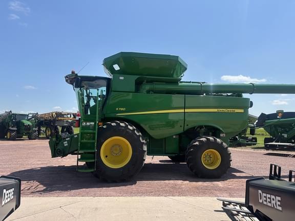 Image of John Deere S780 equipment image 4