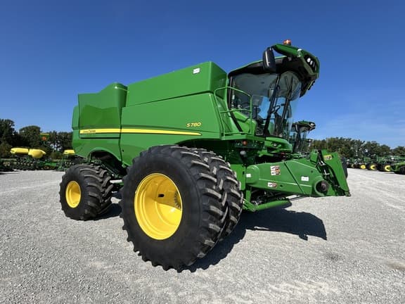 Image of John Deere S780 equipment image 1
