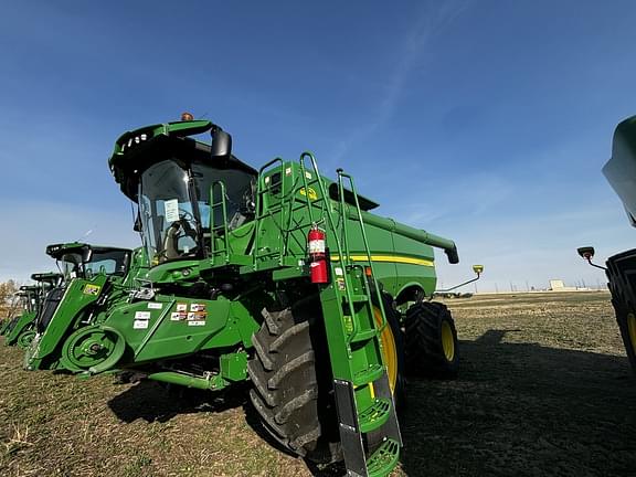 Image of John Deere S780 equipment image 1