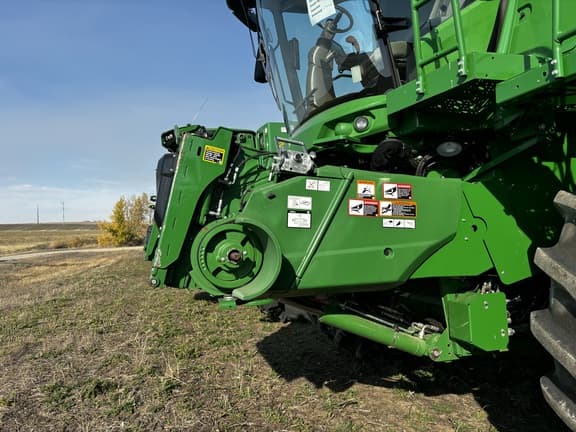 Image of John Deere S780 equipment image 1