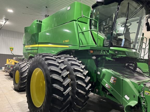 Image of John Deere S780 equipment image 1
