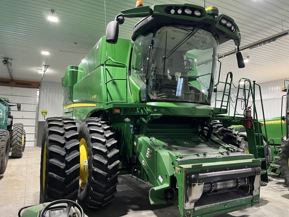 Image of John Deere S780 equipment image 2