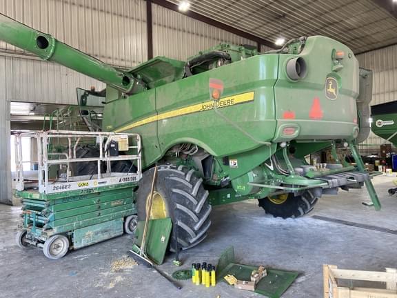 Image of John Deere S780 equipment image 2