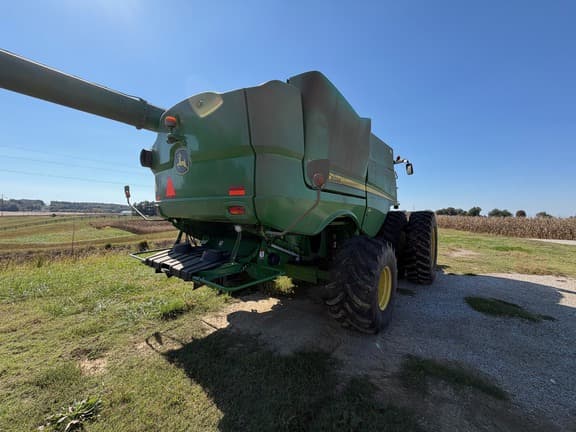 Image of John Deere S780 equipment image 2