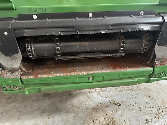 Image of John Deere S780 equipment image 4