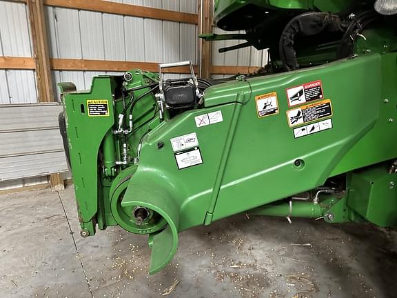 Image of John Deere S780 equipment image 2