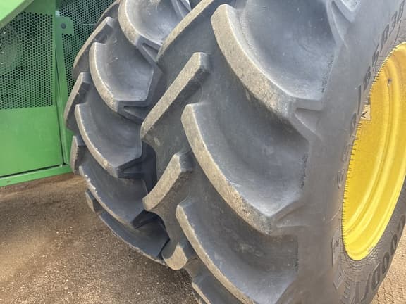 Image of John Deere S780 equipment image 1