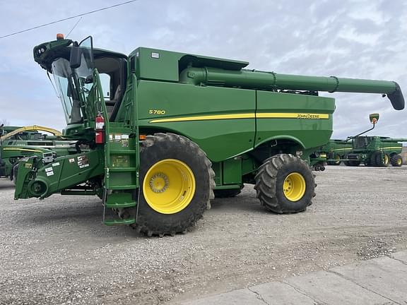 Image of John Deere S780 equipment image 4