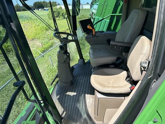 Image of John Deere S780 equipment image 4