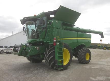 Image of John Deere S780 equipment image 1