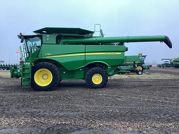 Image of John Deere S780 equipment image 2