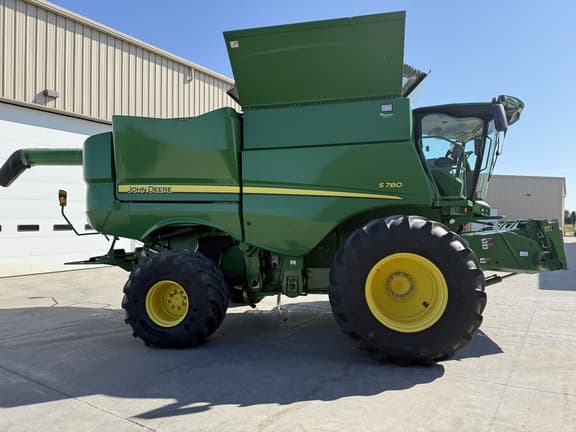 Image of John Deere S780 equipment image 1