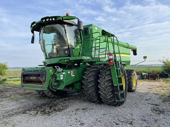 Image of John Deere S780 equipment image 1