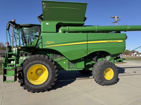 Image of John Deere S780 equipment image 2