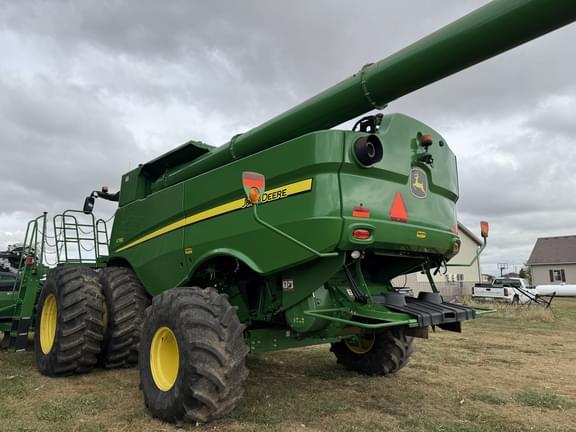 Image of John Deere S780 equipment image 2