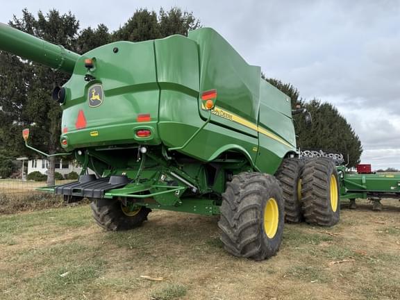 Image of John Deere S780 equipment image 1