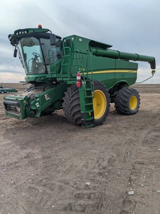 Image of John Deere S780 equipment image 1