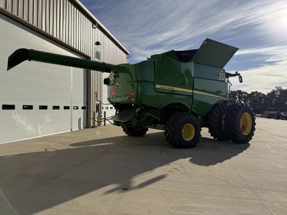 Image of John Deere S780 equipment image 2