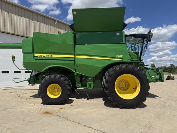 Image of John Deere S780 equipment image 1