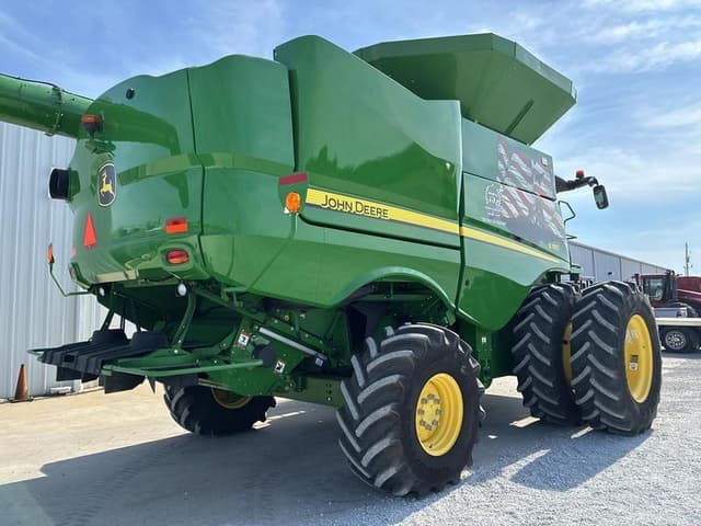 Image of John Deere S780 equipment image 2