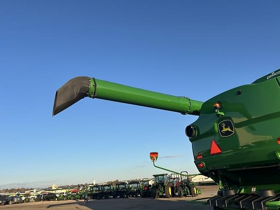 Image of John Deere S780 equipment image 3