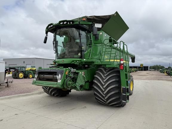 Image of John Deere S780 equipment image 1