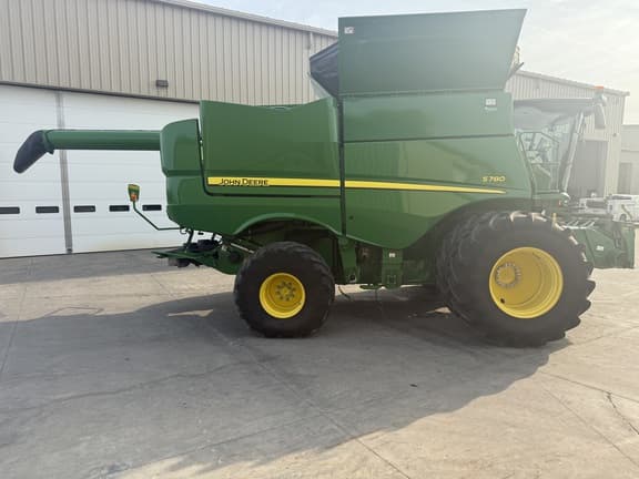 Image of John Deere S780 equipment image 1