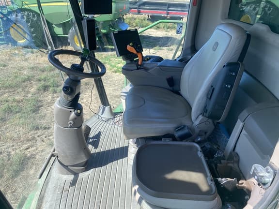 Image of John Deere S780 equipment image 1