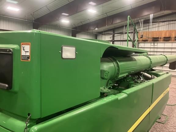 Image of John Deere S780 equipment image 2