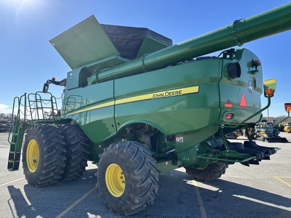 Image of John Deere S780 equipment image 2