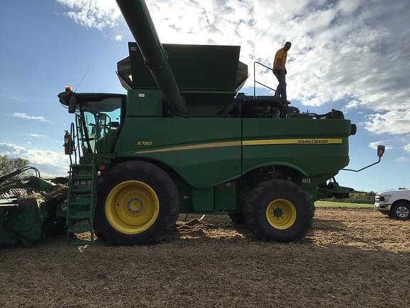 Image of John Deere S780 equipment image 2