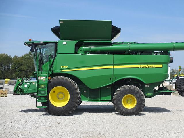 Image of John Deere S780 equipment image 1