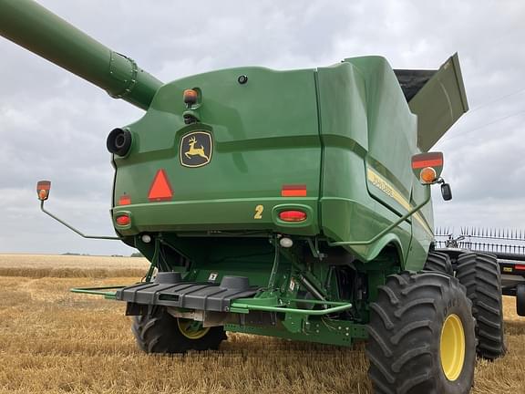 Image of John Deere S780 Image 1