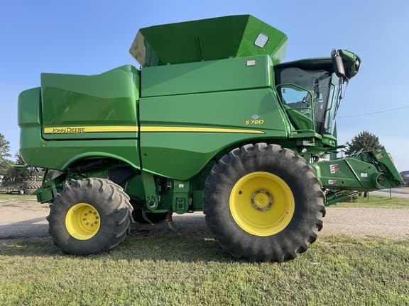 Image of John Deere S780 equipment image 1
