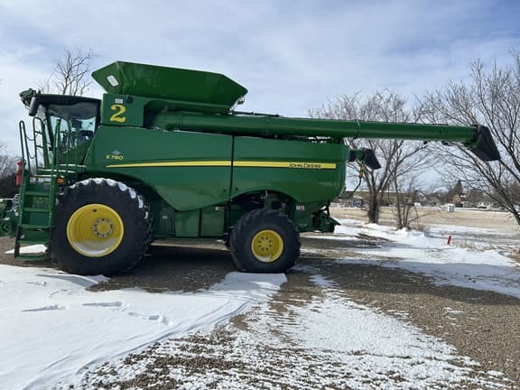 Image of John Deere S780 equipment image 2