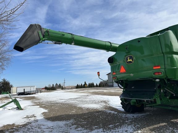 Image of John Deere S780 equipment image 4