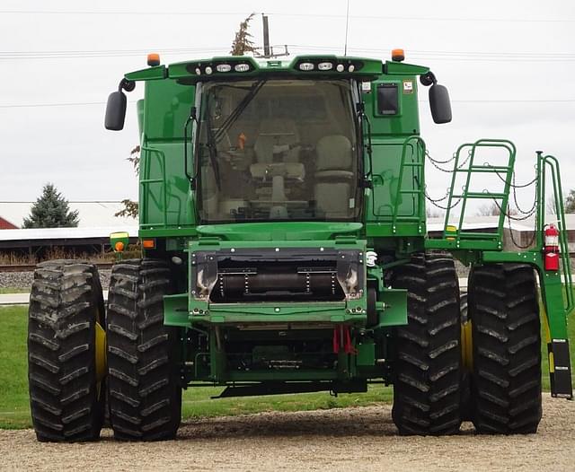 Image of John Deere S780 equipment image 1