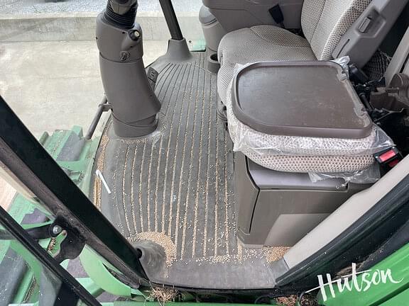 Image of John Deere S780 equipment image 1