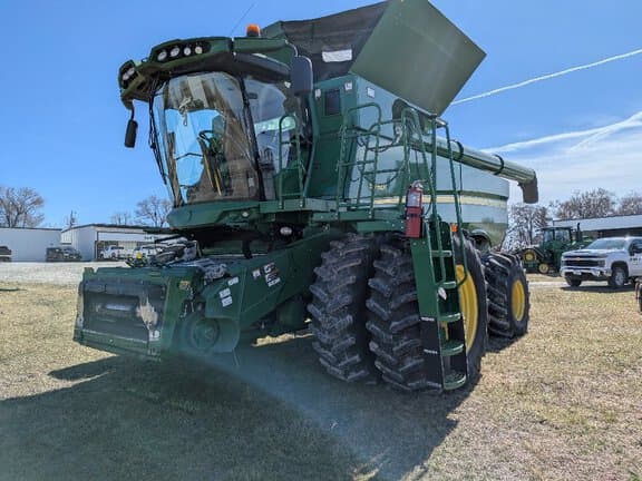 Image of John Deere S780 equipment image 4