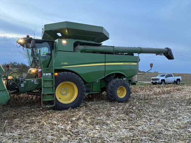 Image of John Deere S780 equipment image 2