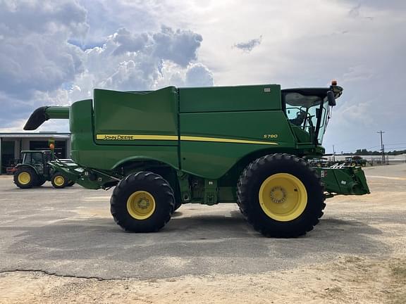 Image of John Deere S780 equipment image 4