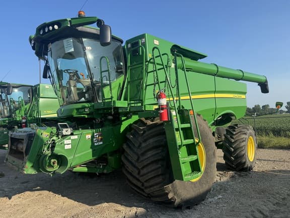 Image of John Deere S780 equipment image 4