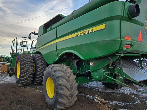 Image of John Deere S780 equipment image 1