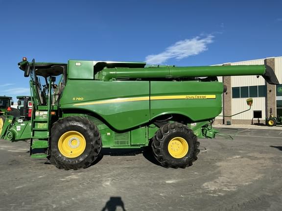 Image of John Deere S780 equipment image 1