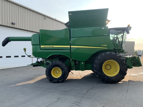 Image of John Deere S780 equipment image 1
